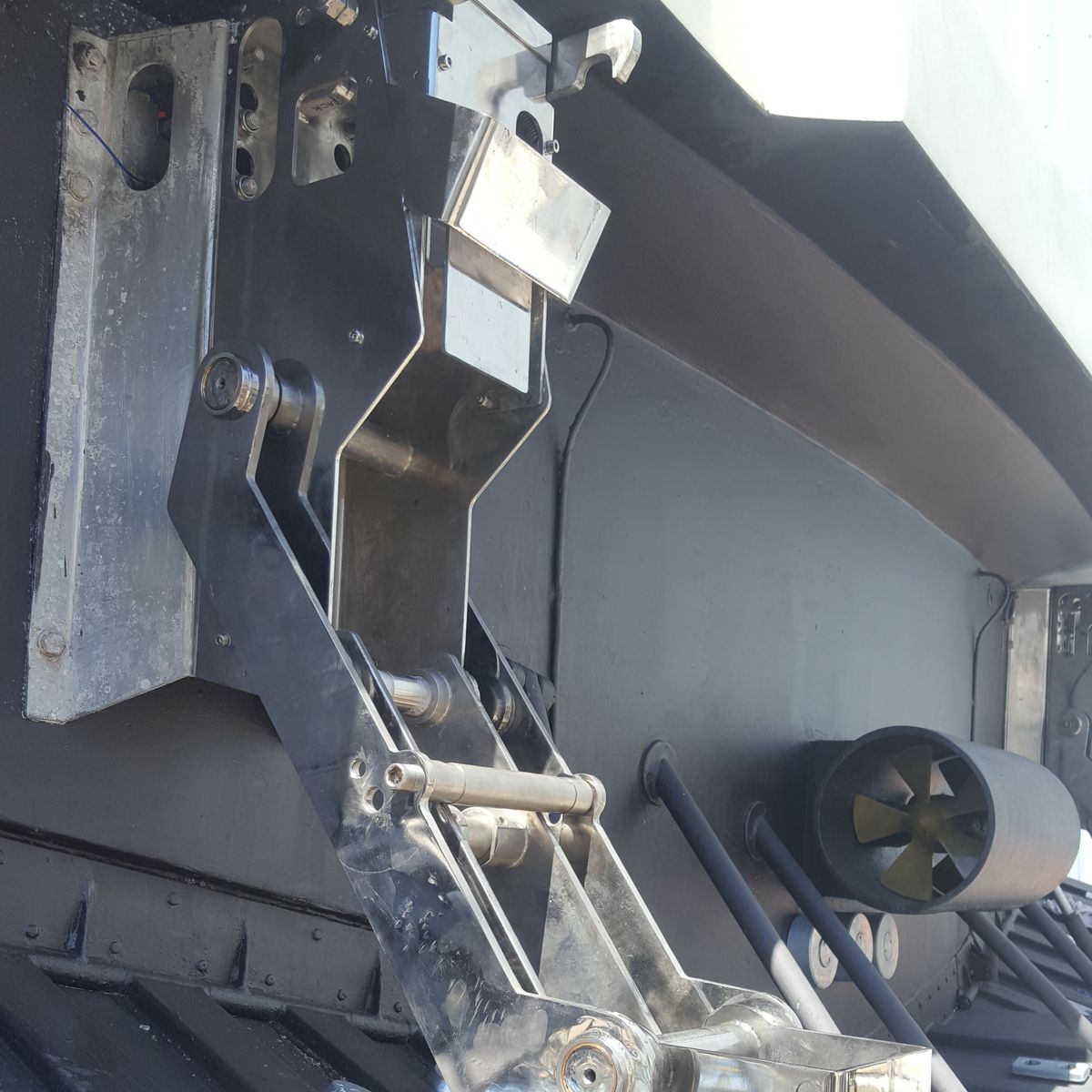 Tender platform hydraulic lift after refit