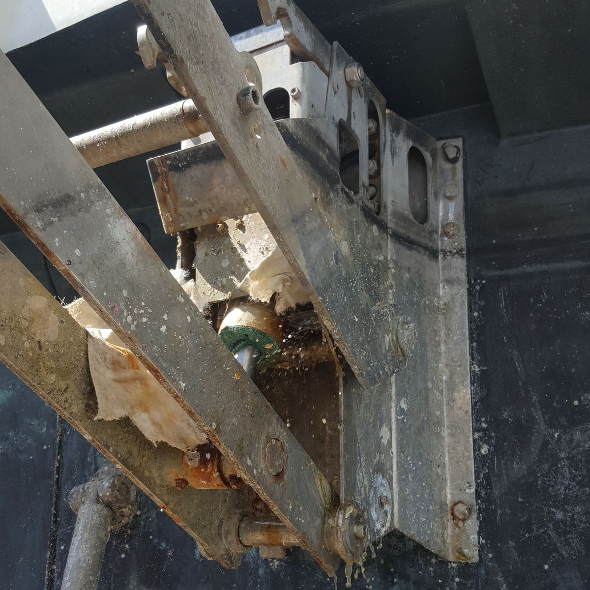 Tender platform hydraulic lift before refit