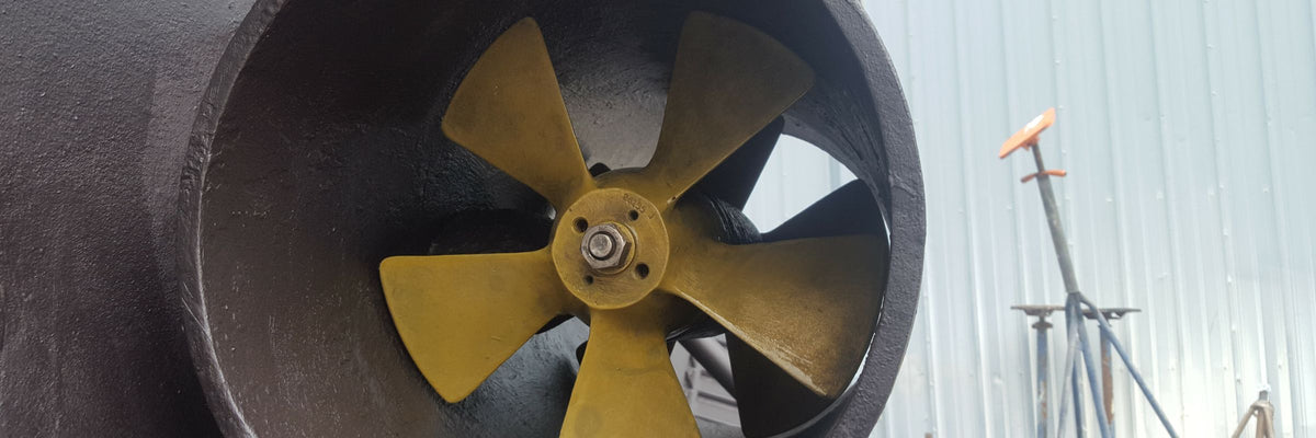 Bow thruster tunnel and propeller