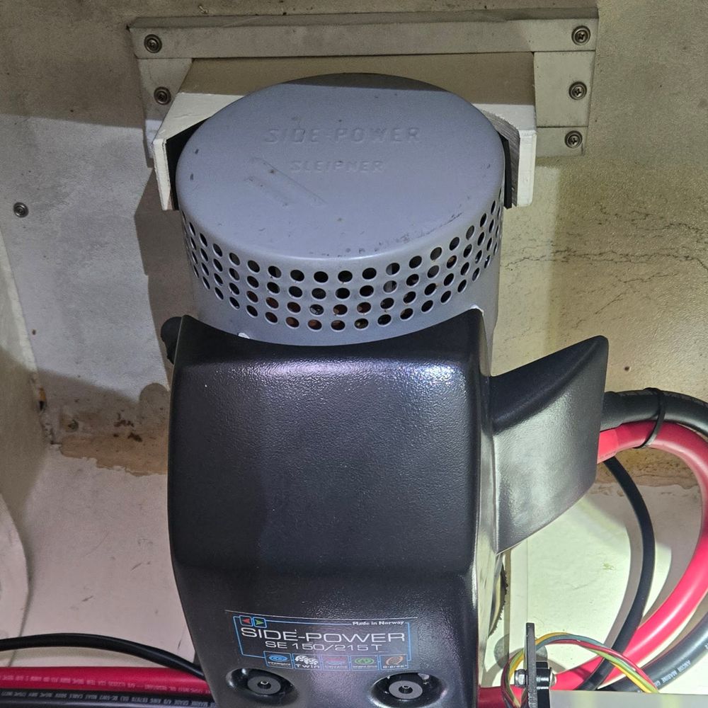 Thruster motor installation