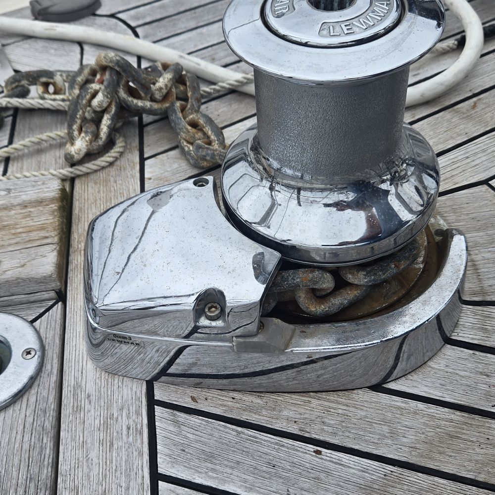 Anchor windlass